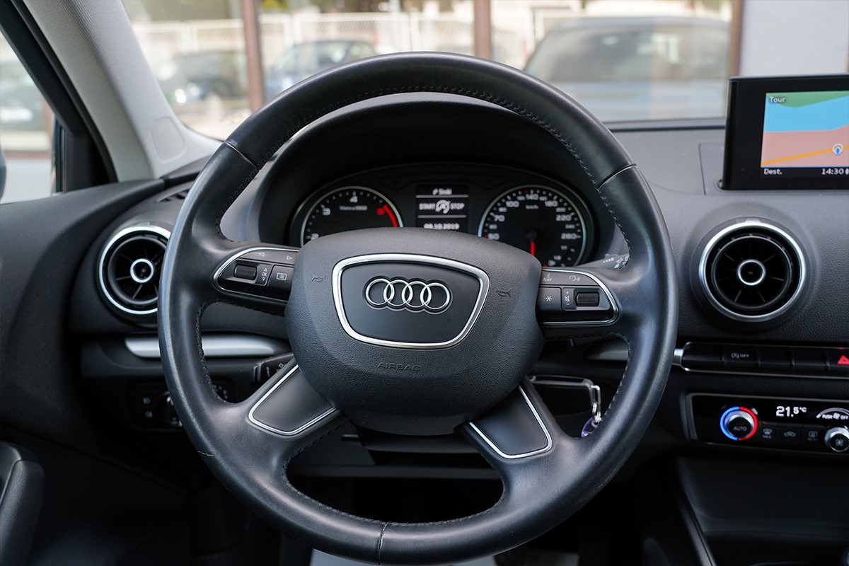 Audi A3
 1,6 TDI SPORTBACK ATTRACTION >novi model<