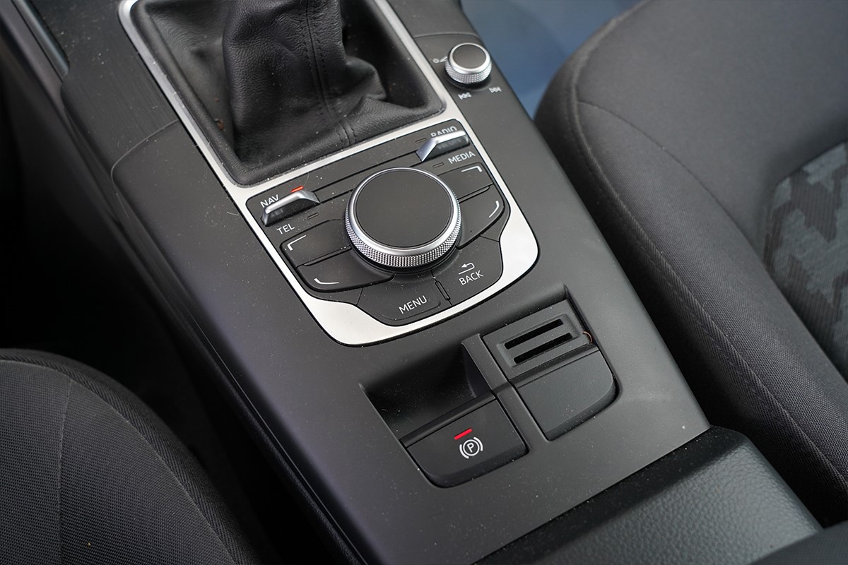 Audi A3
 1,6 TDI SPORTBACK ATTRACTION >novi model<