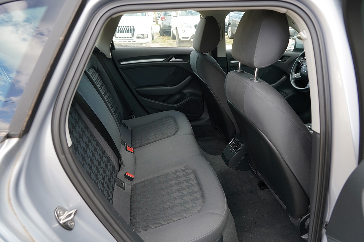 Audi A3
 1,6 TDI SPORTBACK ATTRACTION >novi model<