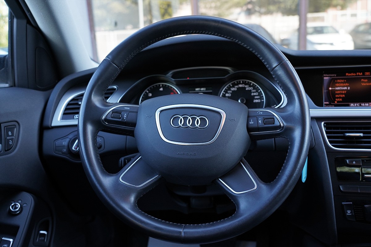 Audi A4
 2.0 TDI