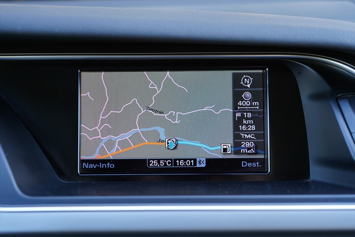 Audi A4
 2.0 TDI