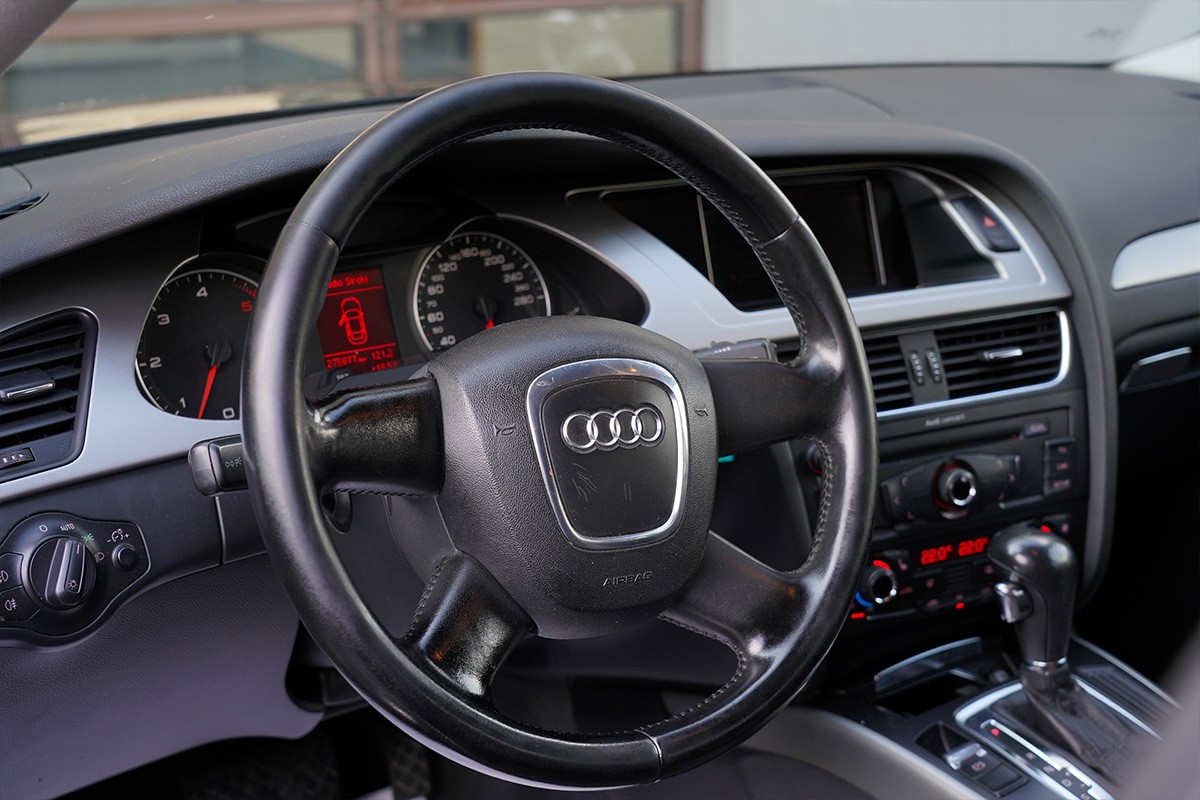 Audi A4
 2,7 TDI