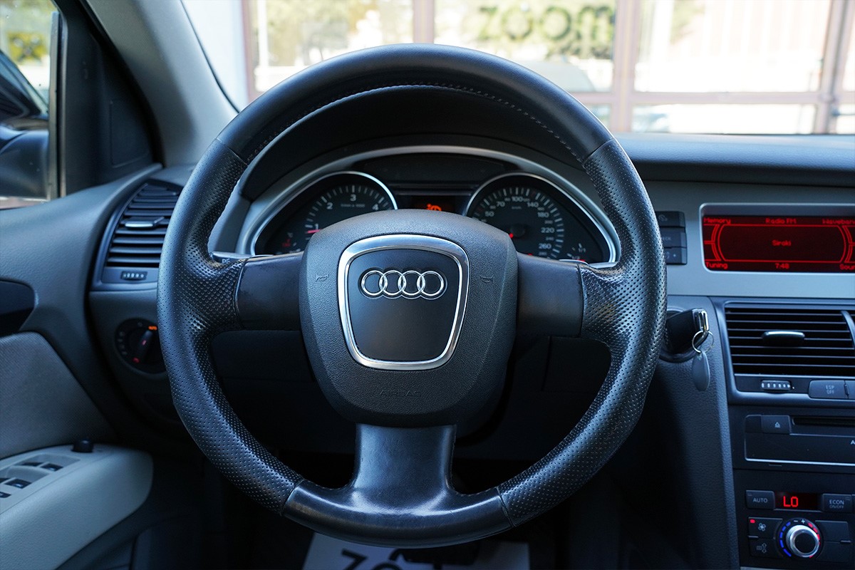 Audi Q7
 3,0 TDI 