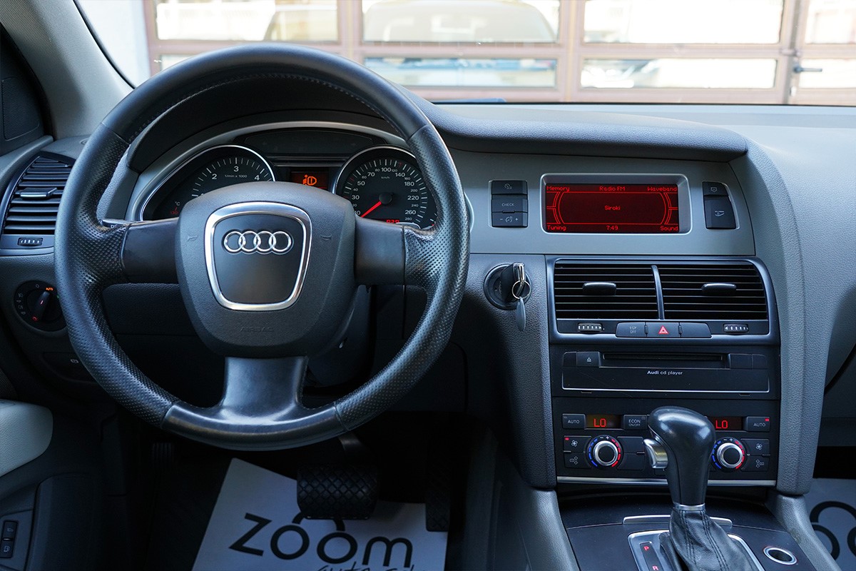Audi Q7
 3,0 TDI 