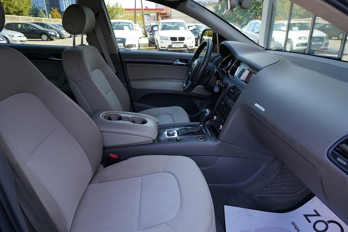 Audi Q7
 3,0 TDI 