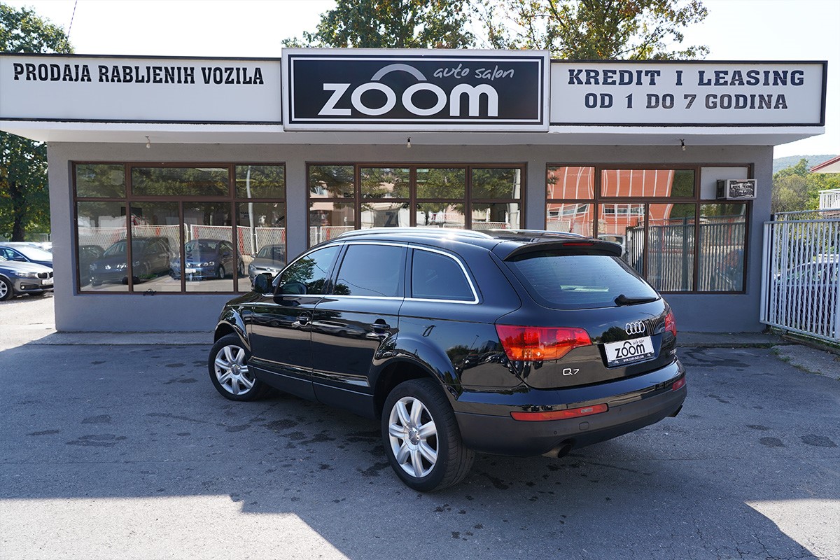 Audi Q7
 3,0 TDI 