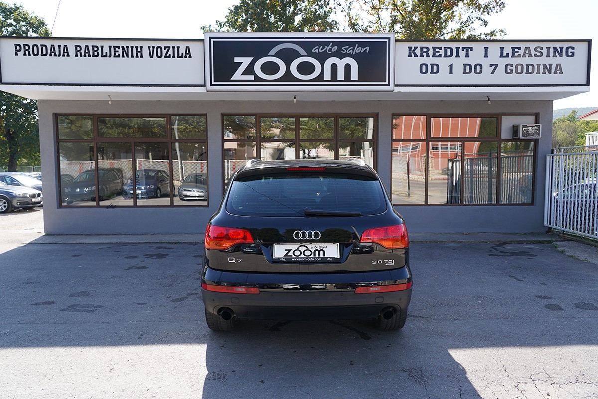 Audi Q7
 3,0 TDI 