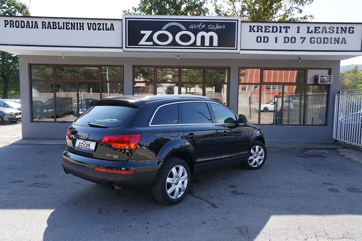 Audi Q7
 3,0 TDI 