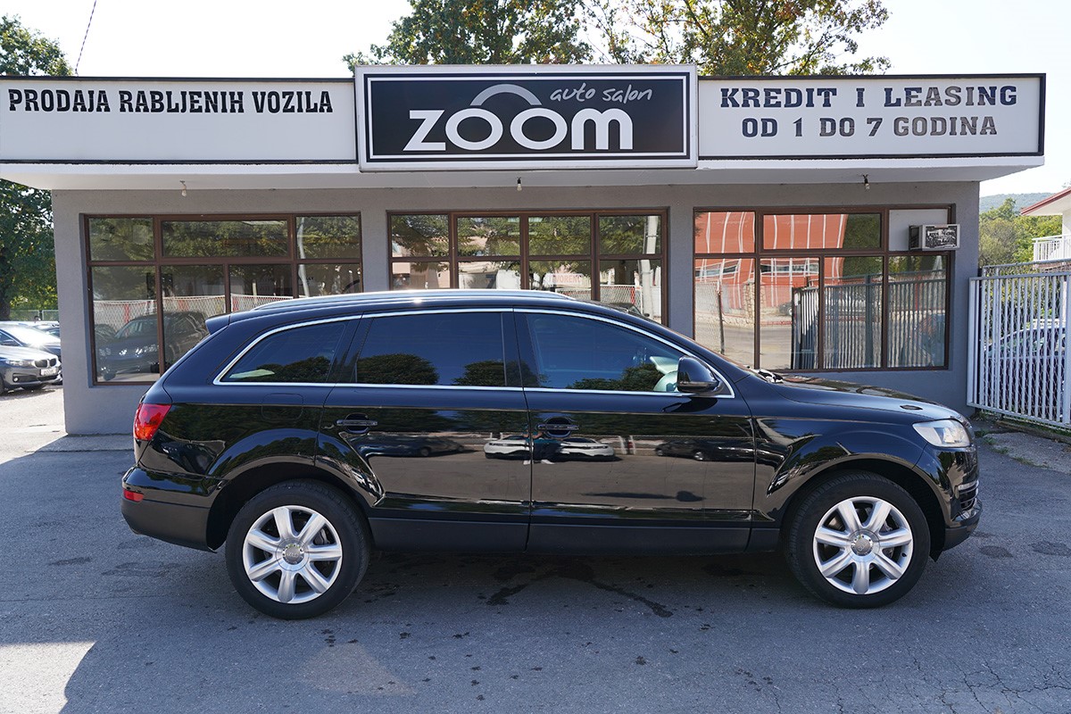 Audi Q7
 3,0 TDI 