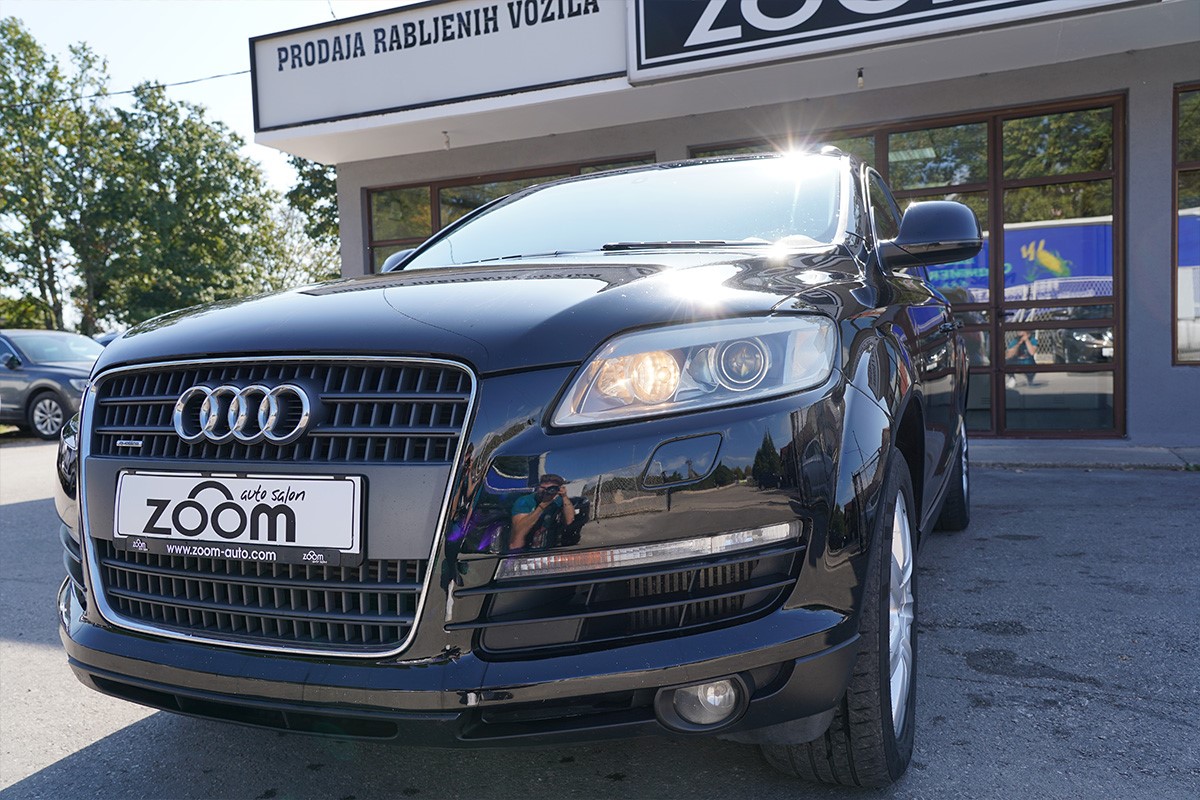 Audi Q7
 3,0 TDI 