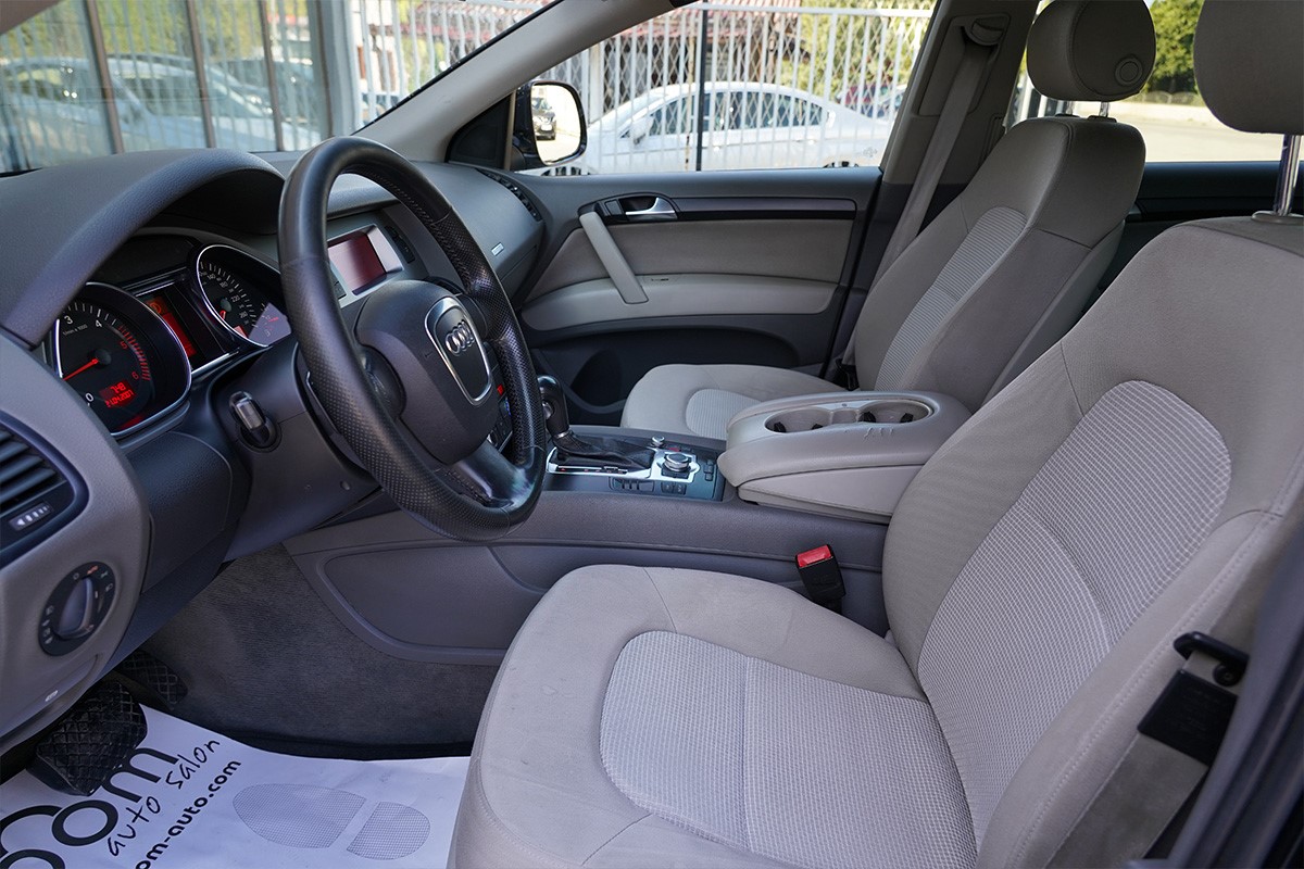 Audi Q7
 3,0 TDI 