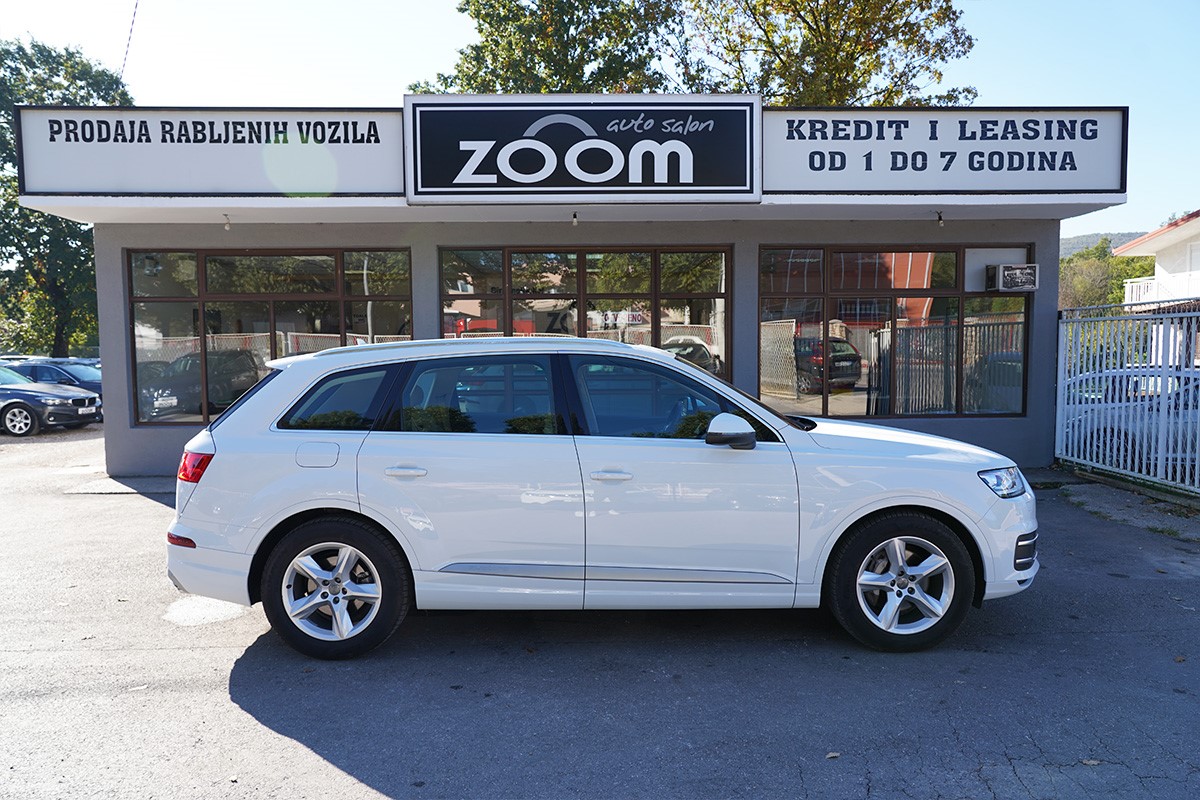 Audi Q7
 3.0 TDi Quattro Tiptronic Business Plus