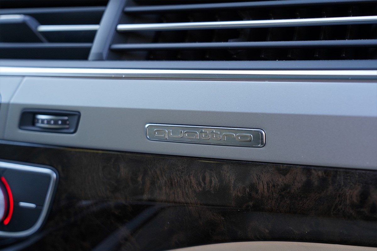 Audi Q7
 3.0 TDi Quattro Tiptronic Business Plus