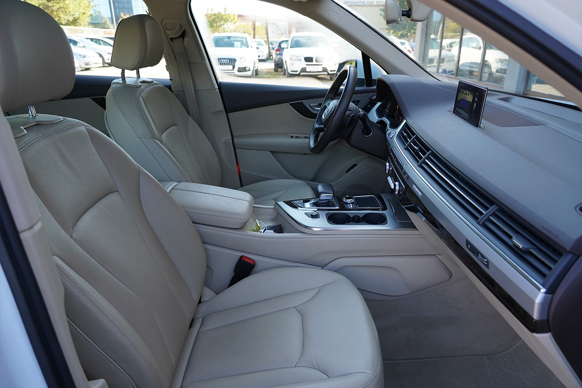 Audi Q7
 3.0 TDi Quattro Tiptronic Business Plus