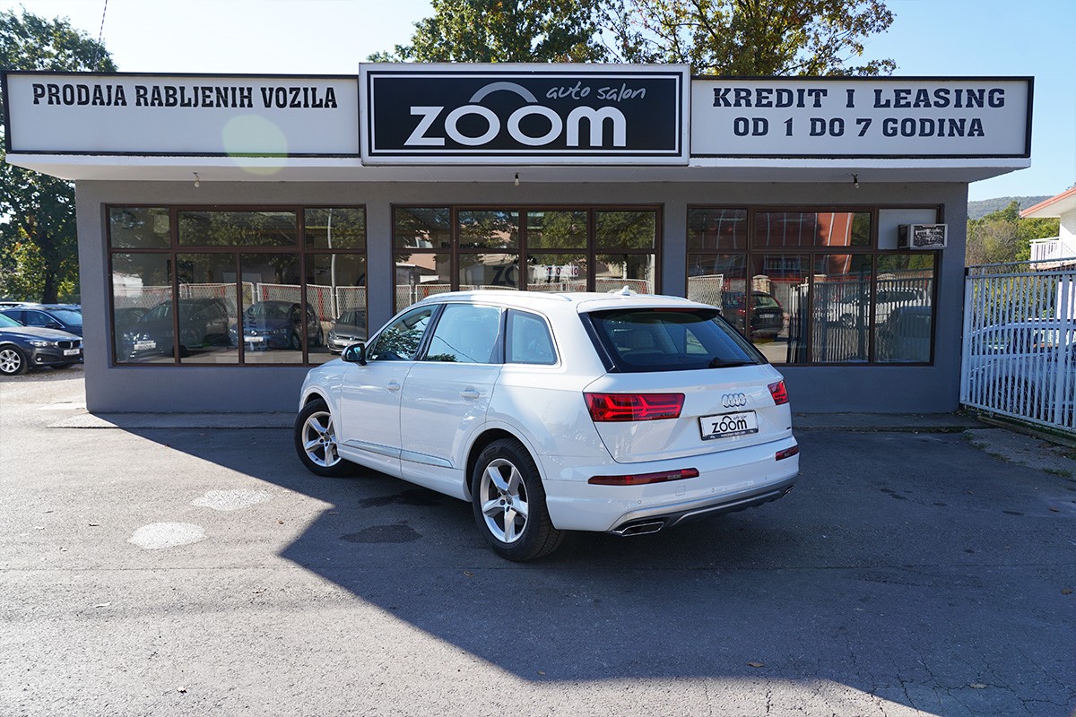Audi Q7
 3.0 TDi Quattro Tiptronic Business Plus