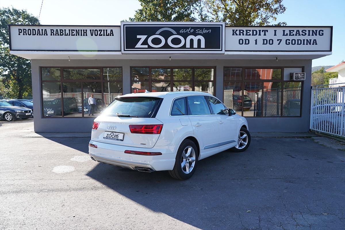 Audi Q7
 3.0 TDi Quattro Tiptronic Business Plus