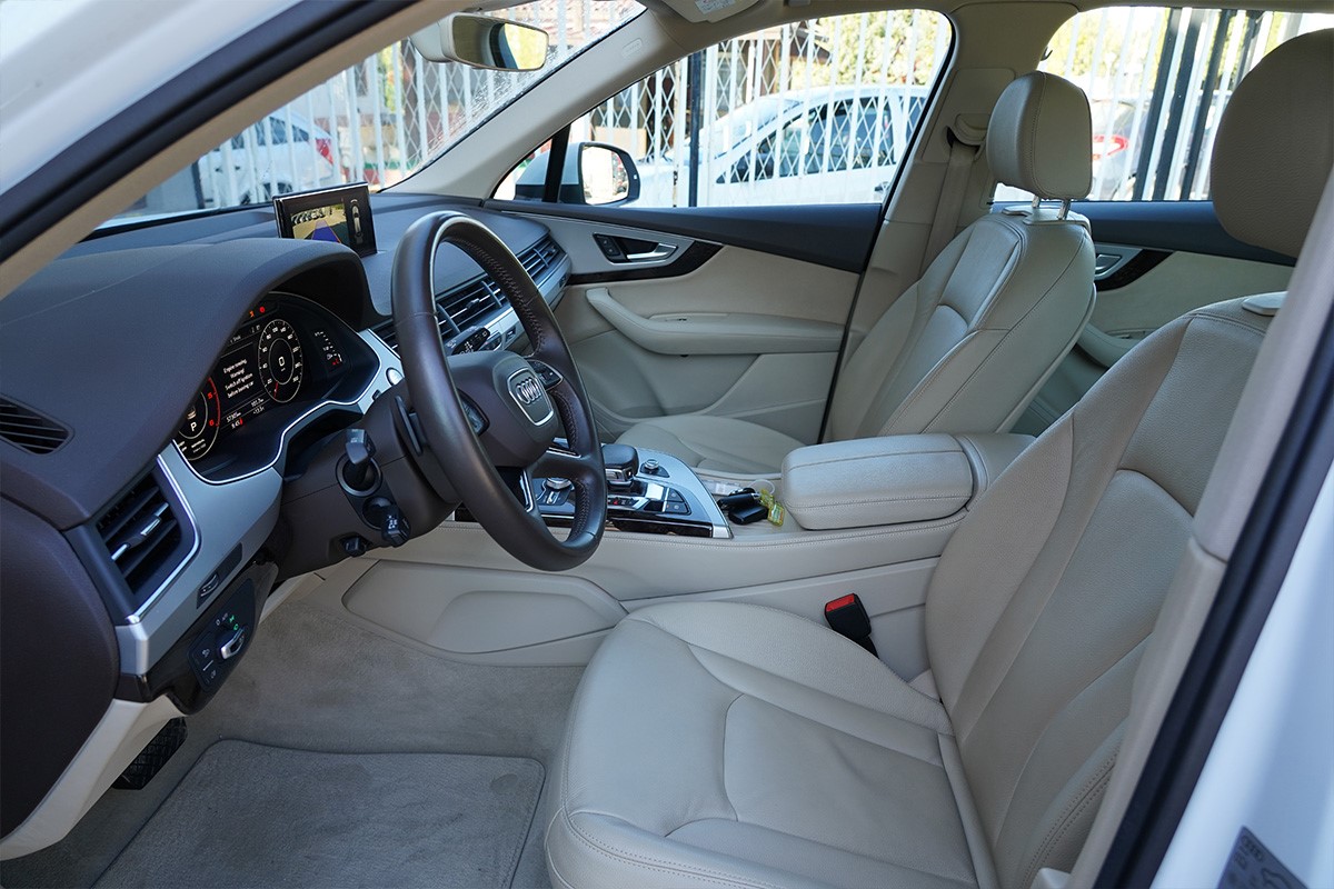 Audi Q7
 3.0 TDi Quattro Tiptronic Business Plus