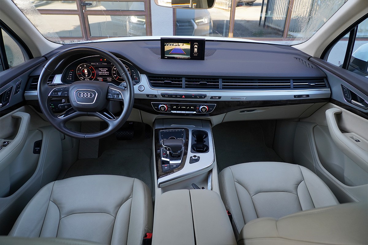 Audi Q7
 3.0 TDi Quattro Tiptronic Business Plus