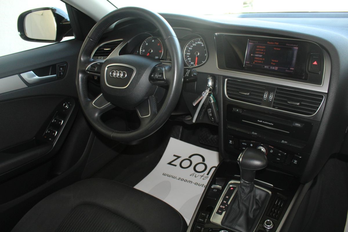 Audi A4
 2,0 TDI AVANT S-TRONIC ATTRACTION Navi