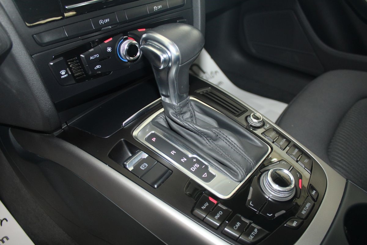 Audi A4
 2,0 TDI AVANT S-TRONIC ATTRACTION Navi
