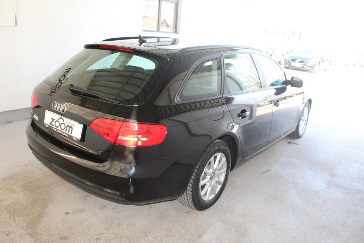 Audi A4
 2,0 TDI AVANT S-TRONIC ATTRACTION Navi