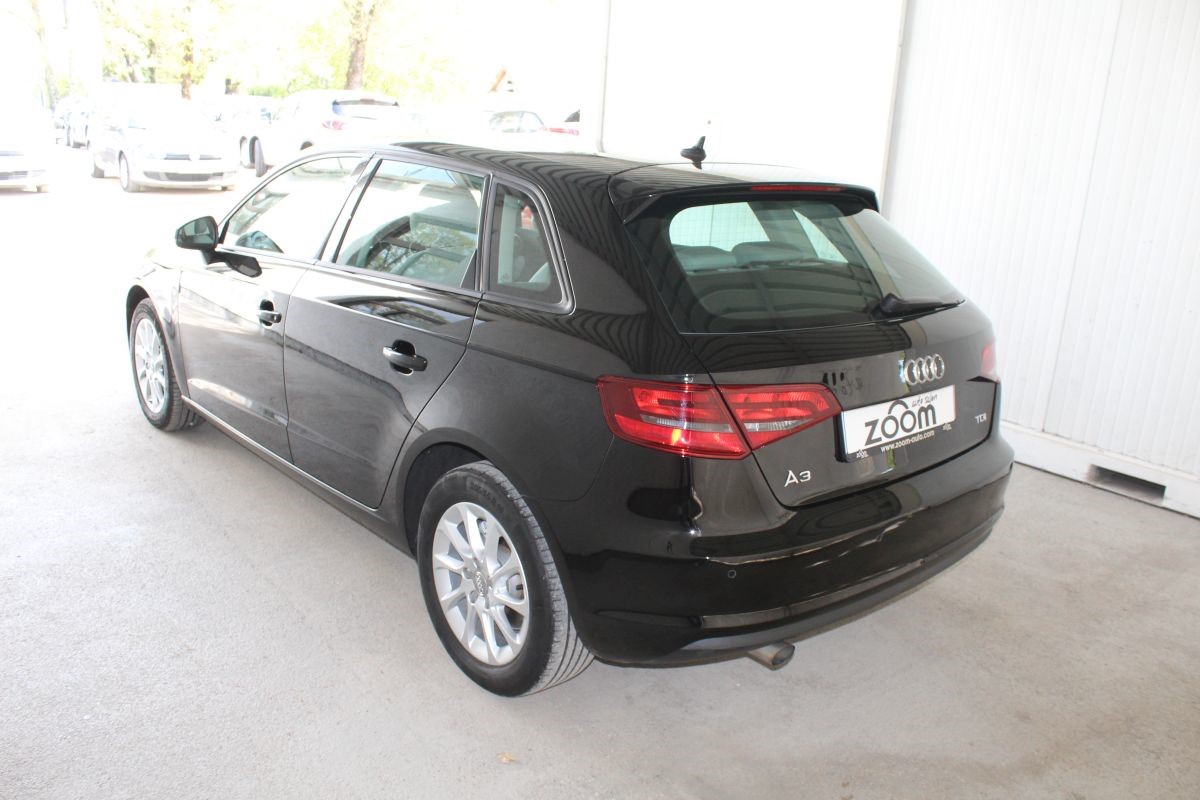 Audi A3
 1,6 TDI S-Tronic SPORTBACK ATTRACTION >novi model<