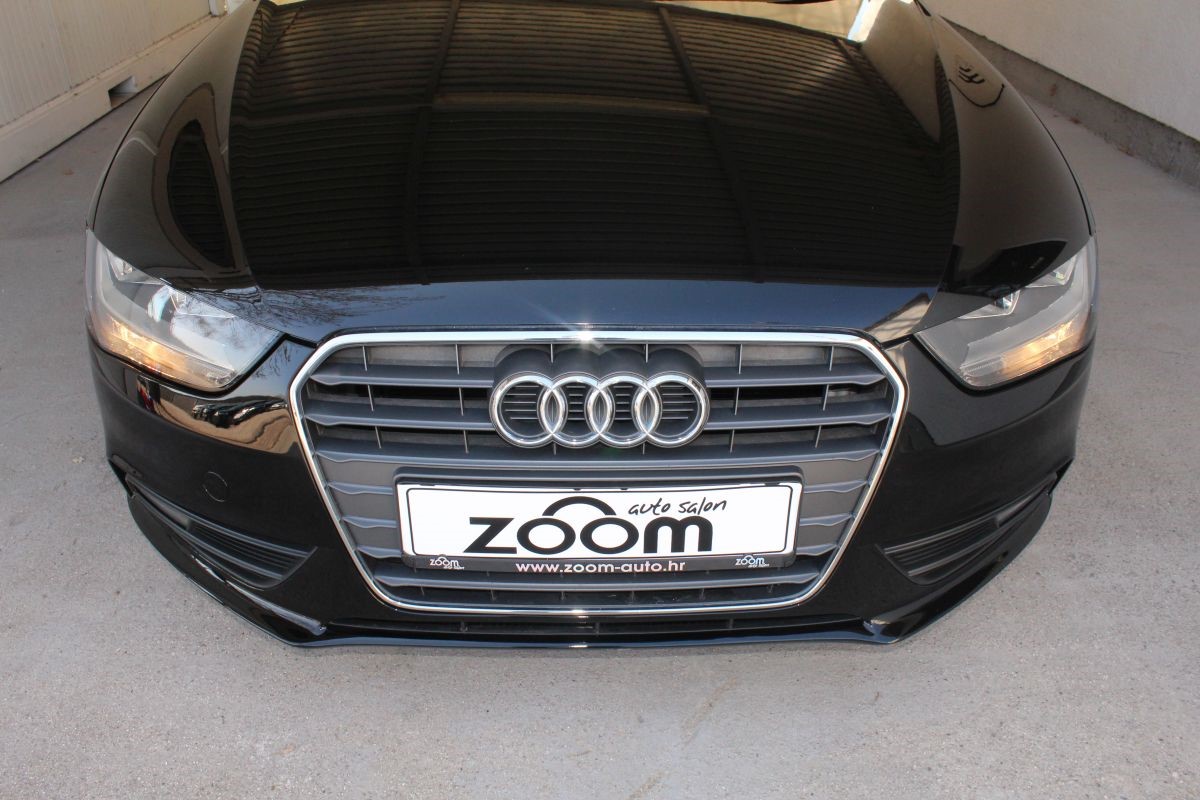 Audi A4
 2,0 TDI AVANT S-TRONIC ATTRACTION Navi