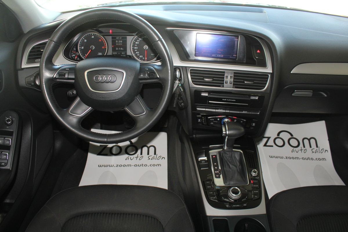 Audi A4
 2,0 TDI AVANT S-TRONIC ATTRACTION Navi