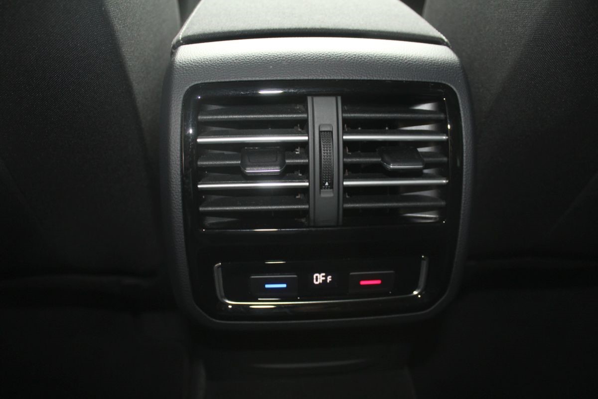 Volkswagen Passat 2.0 TDI VARIANT COMFORTLINE CARAT >DSG-Tiptronik< novi model