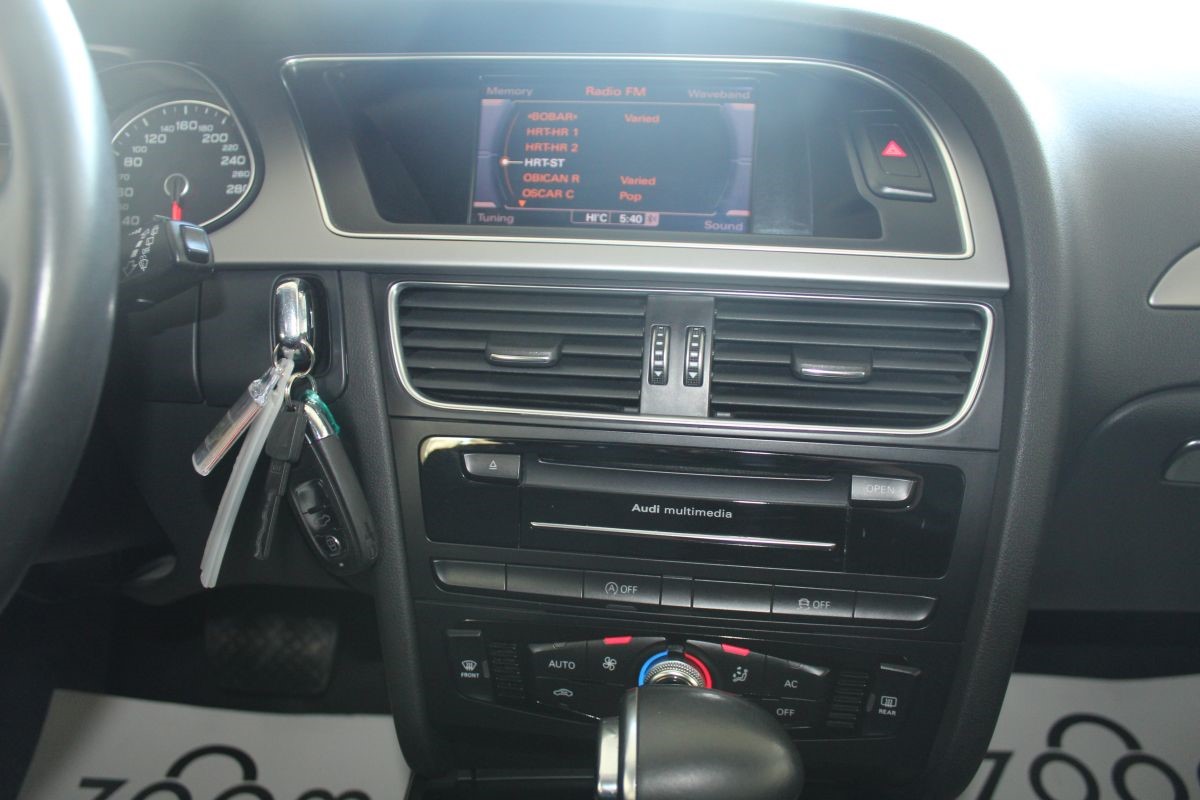 Audi A4
 2,0 TDI AVANT S-TRONIC ATTRACTION Navi