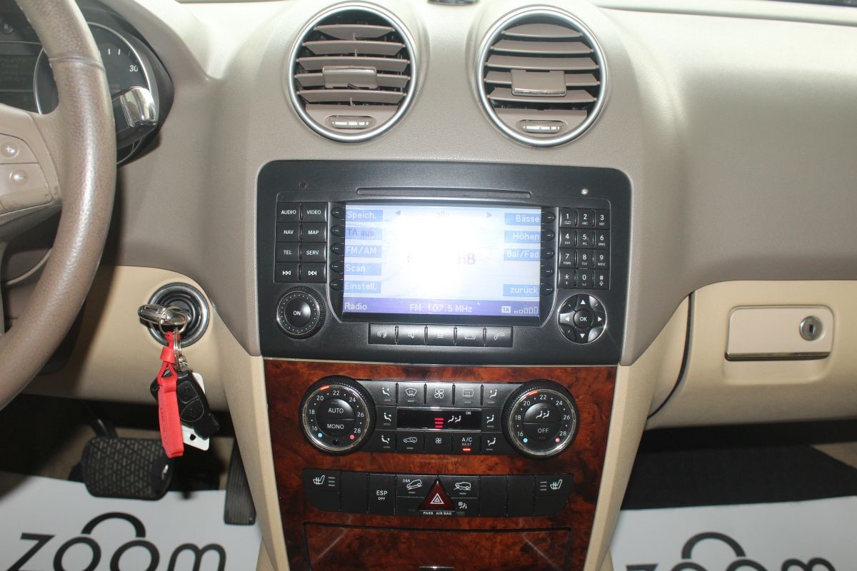 Mercedes-Benz ML-Class
 320 CDI
