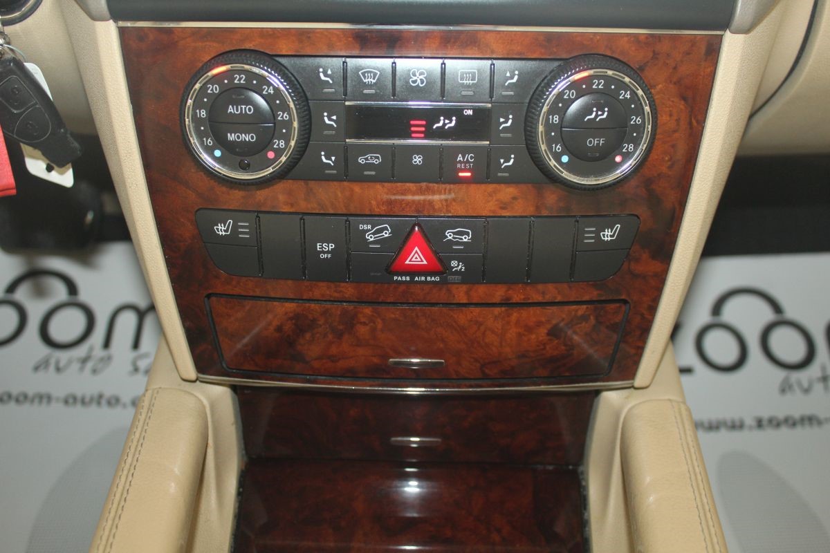 Mercedes-Benz ML-Class
 320 CDI