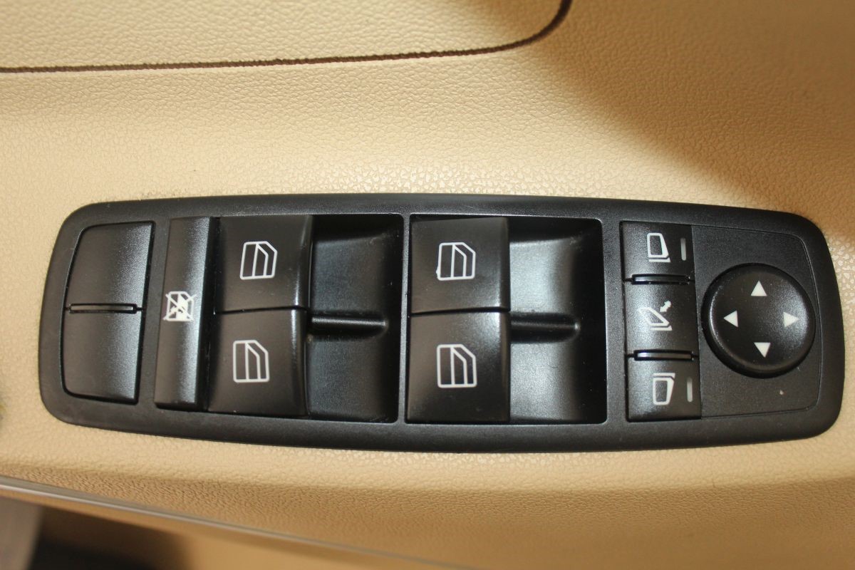 Mercedes-Benz ML-Class
 320 CDI