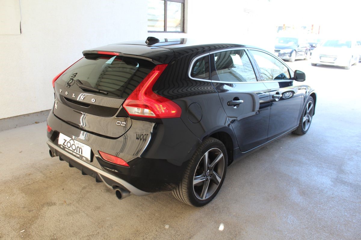 Volvo
 V40 2,0 D2 R-Desing