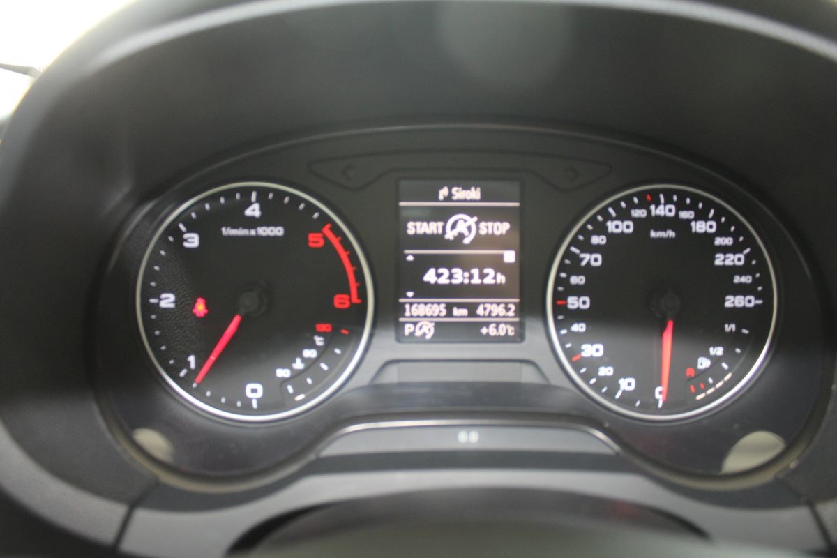 Audi A3
 1,6 TDI S-Tronic SPORTBACK ATTRACTION >novi model<
