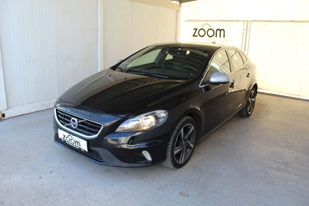 Volvo
 V40 2,0 D2 R-Desing