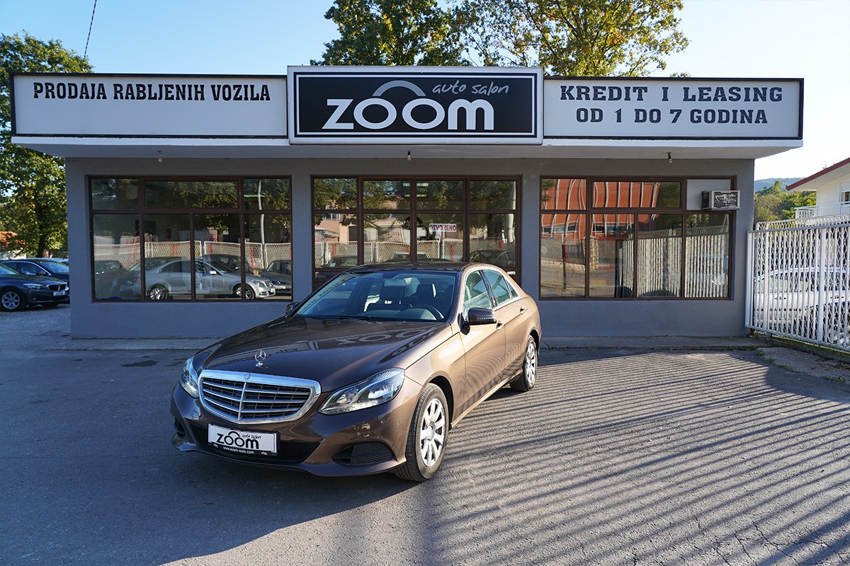 Mercedes-Benz E-Class
 E-220 CDI