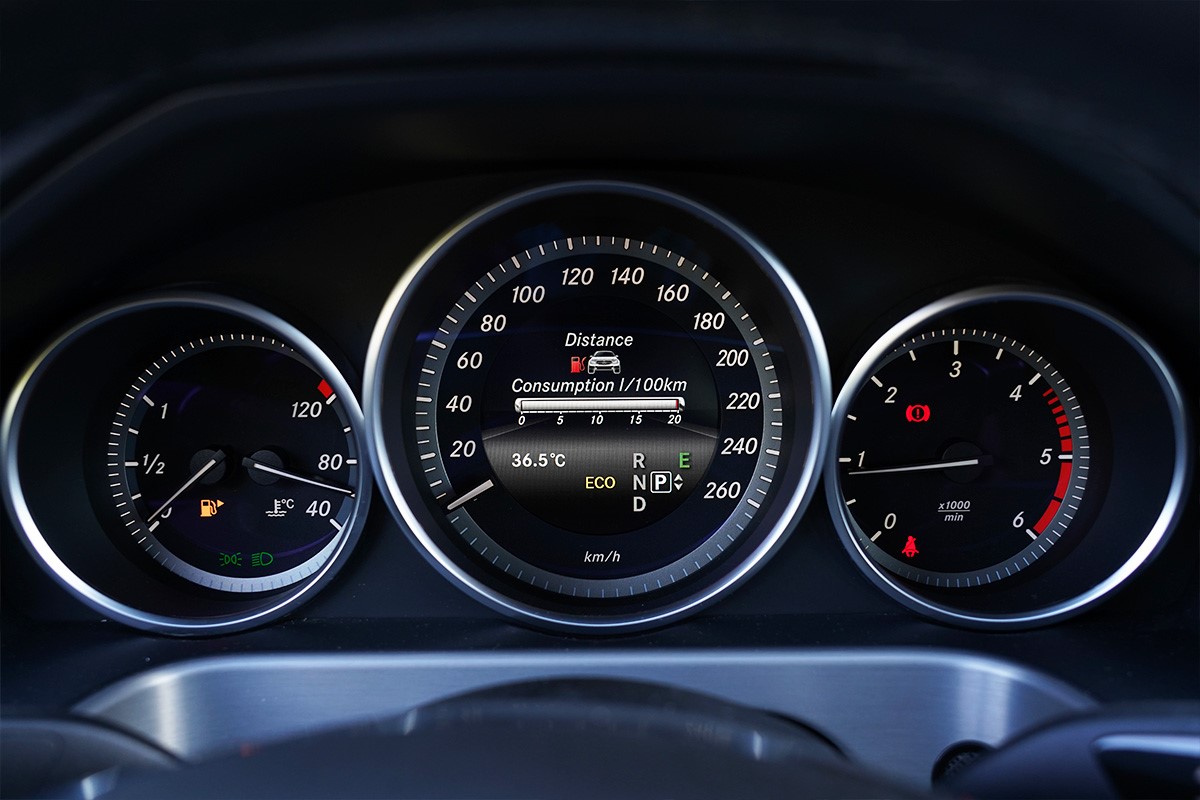 Mercedes-Benz E-Class
 E-220 CDI