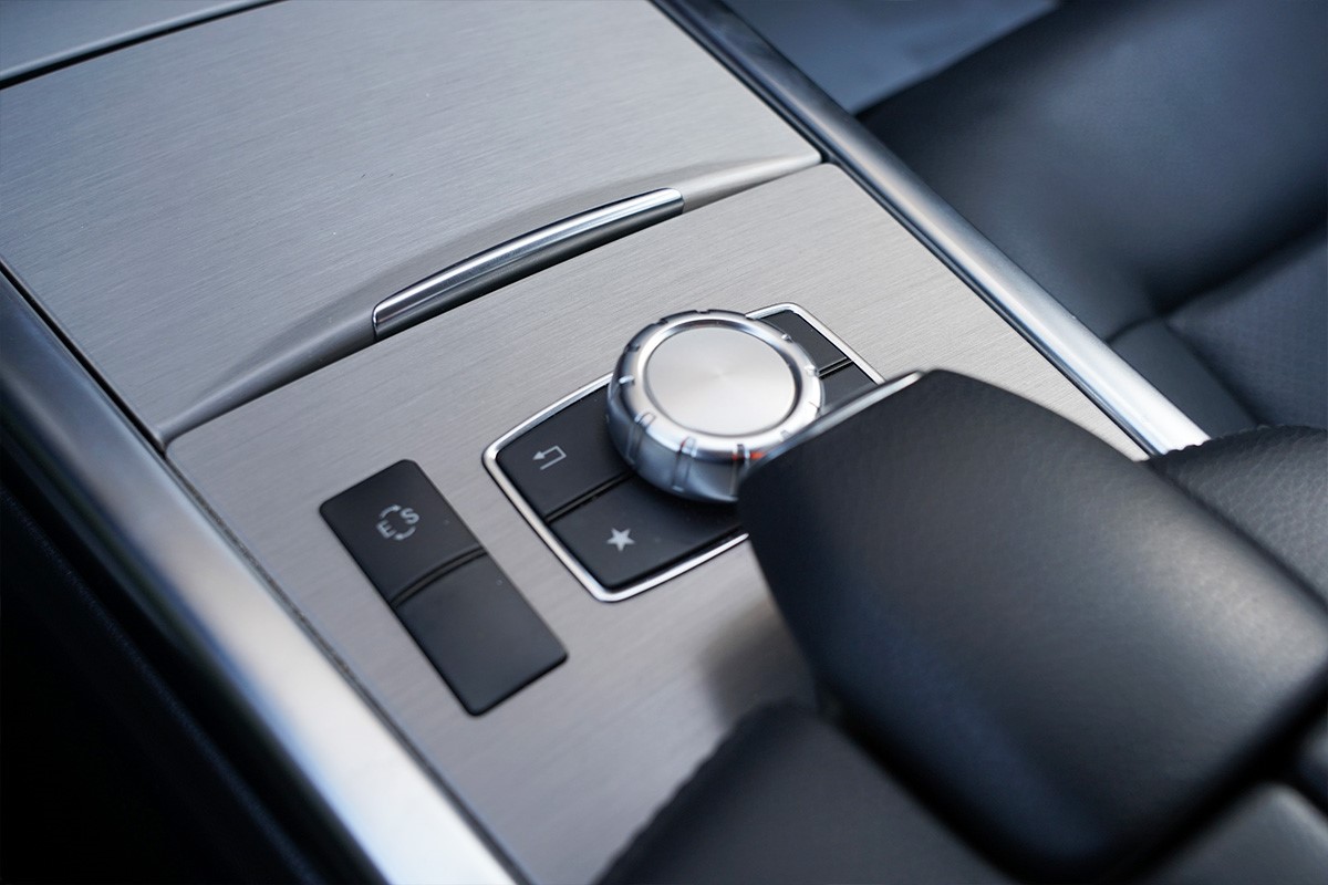 Mercedes-Benz E-Class
 E-220 CDI