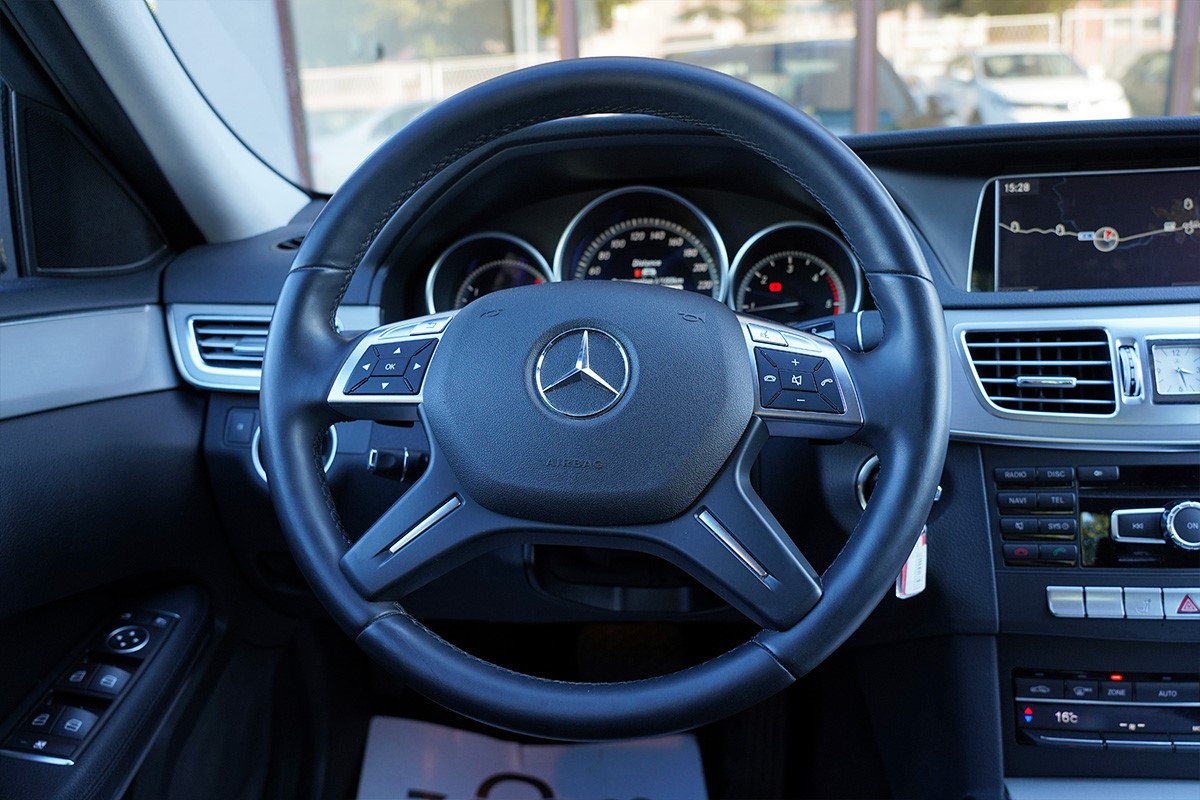 Mercedes-Benz E-Class
 E-220 CDI