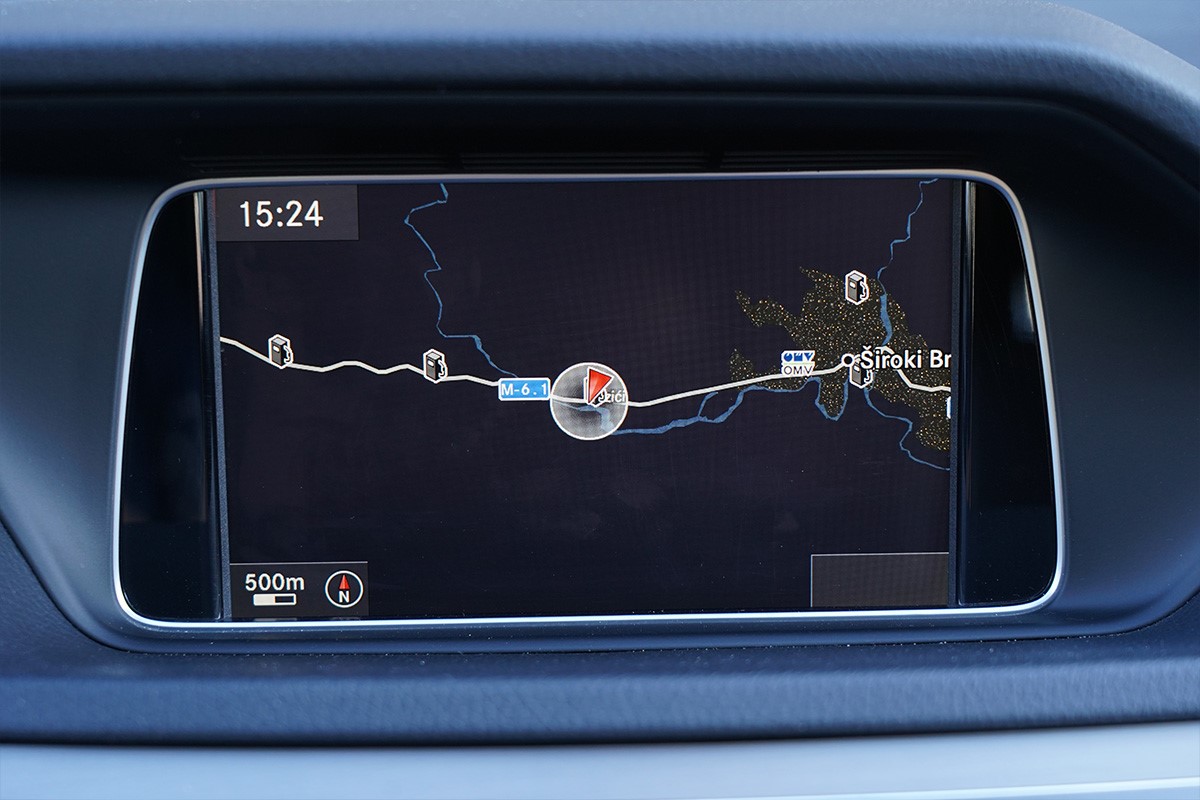 Mercedes-Benz E-Class
 E-220 CDI