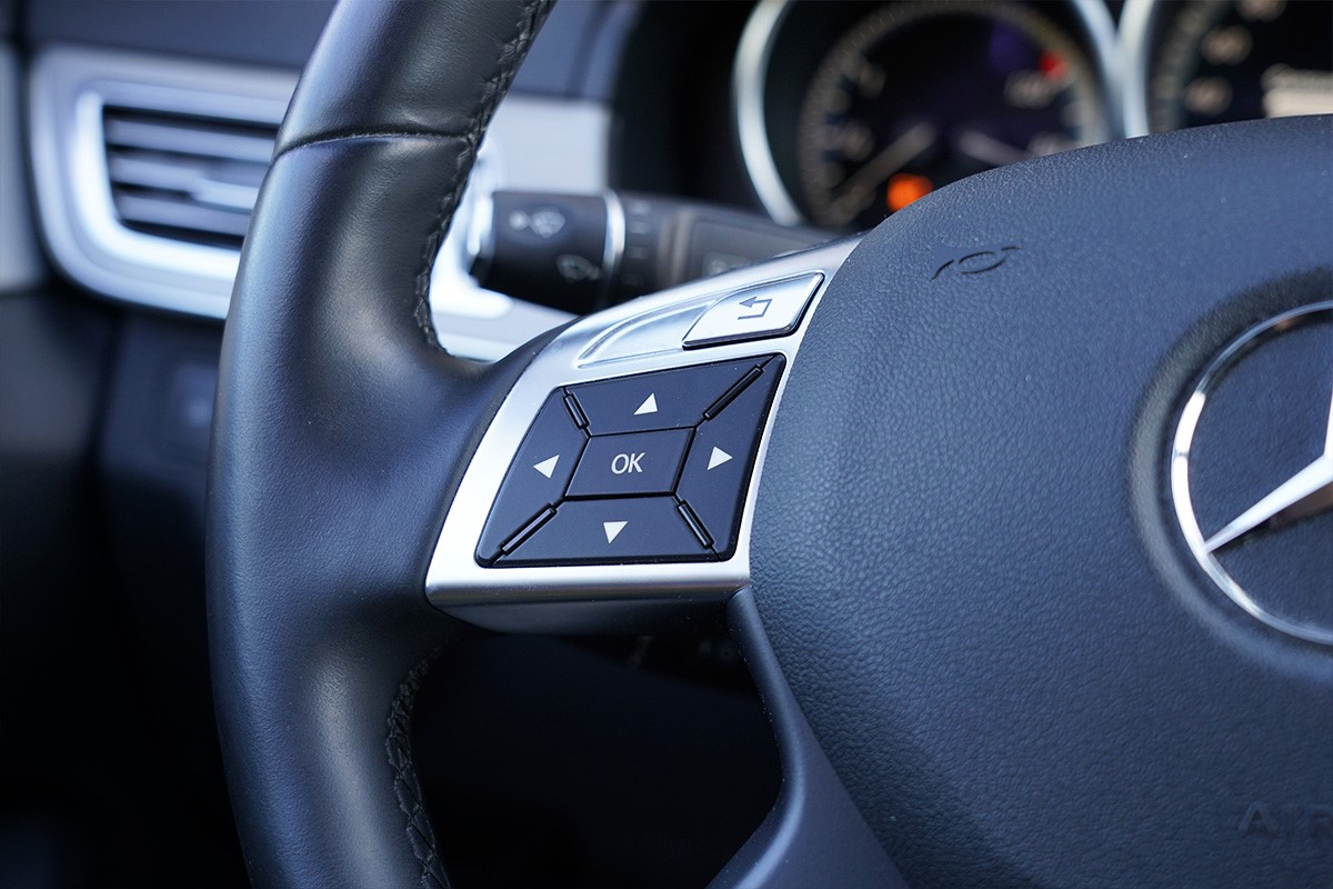 Mercedes-Benz E-Class
 E-220 CDI