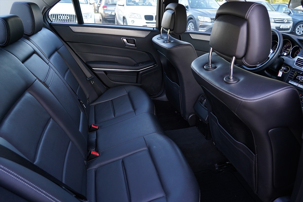 Mercedes-Benz E-Class
 E-220 CDI