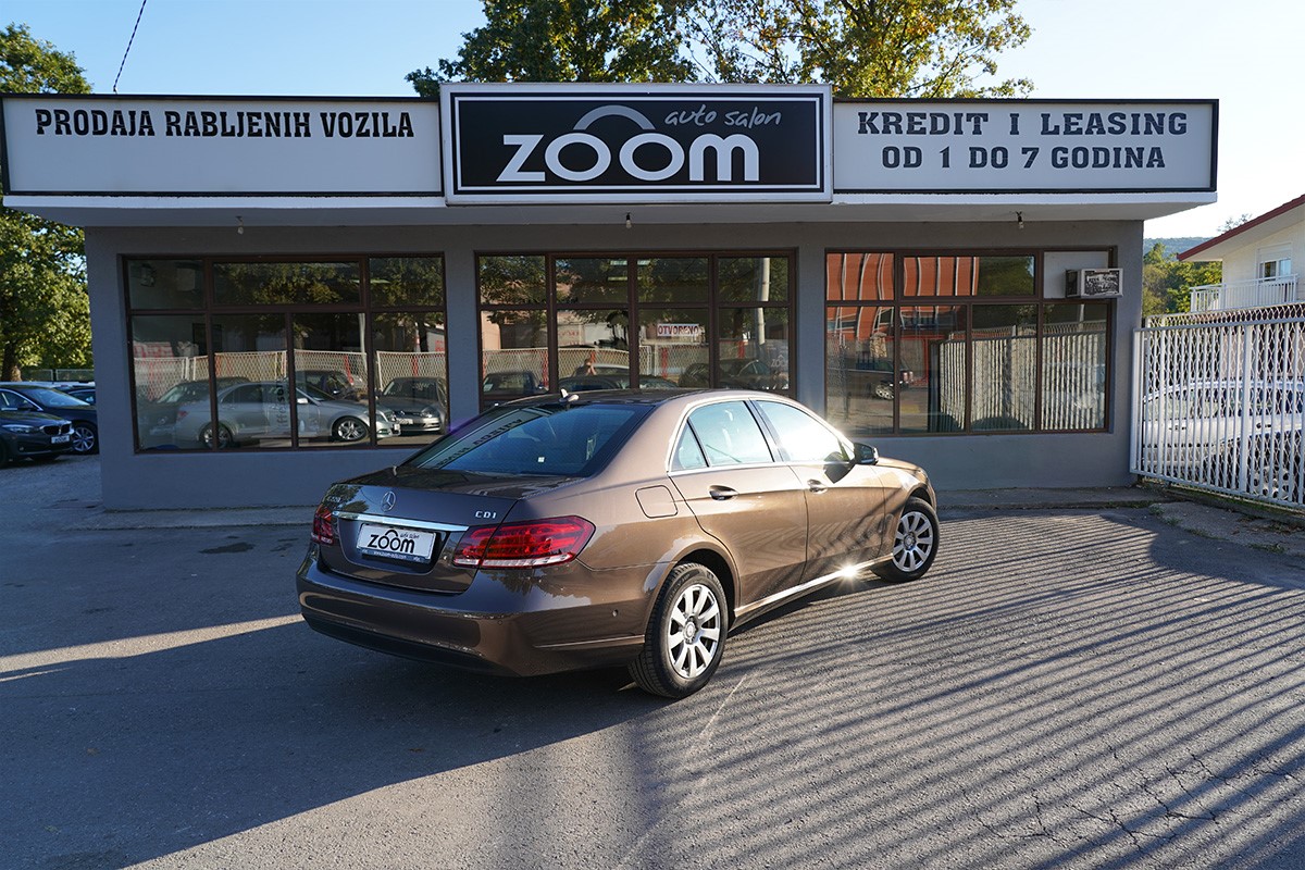 Mercedes-Benz E-Class
 E-220 CDI
