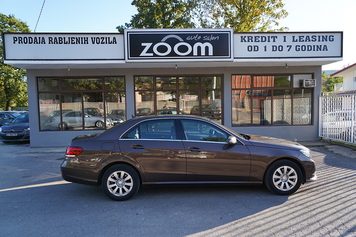 Mercedes-Benz E-Class
 E-220 CDI
