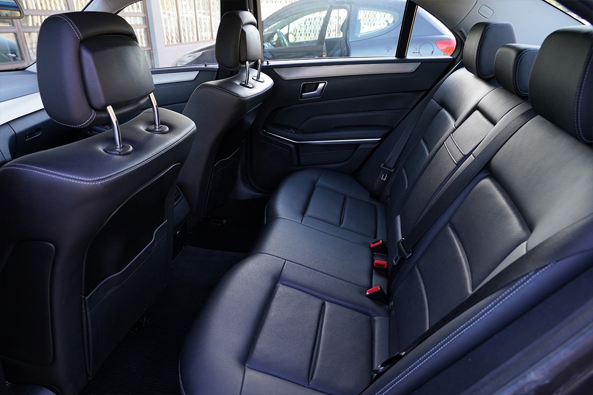Mercedes-Benz E-Class
 E-220 CDI