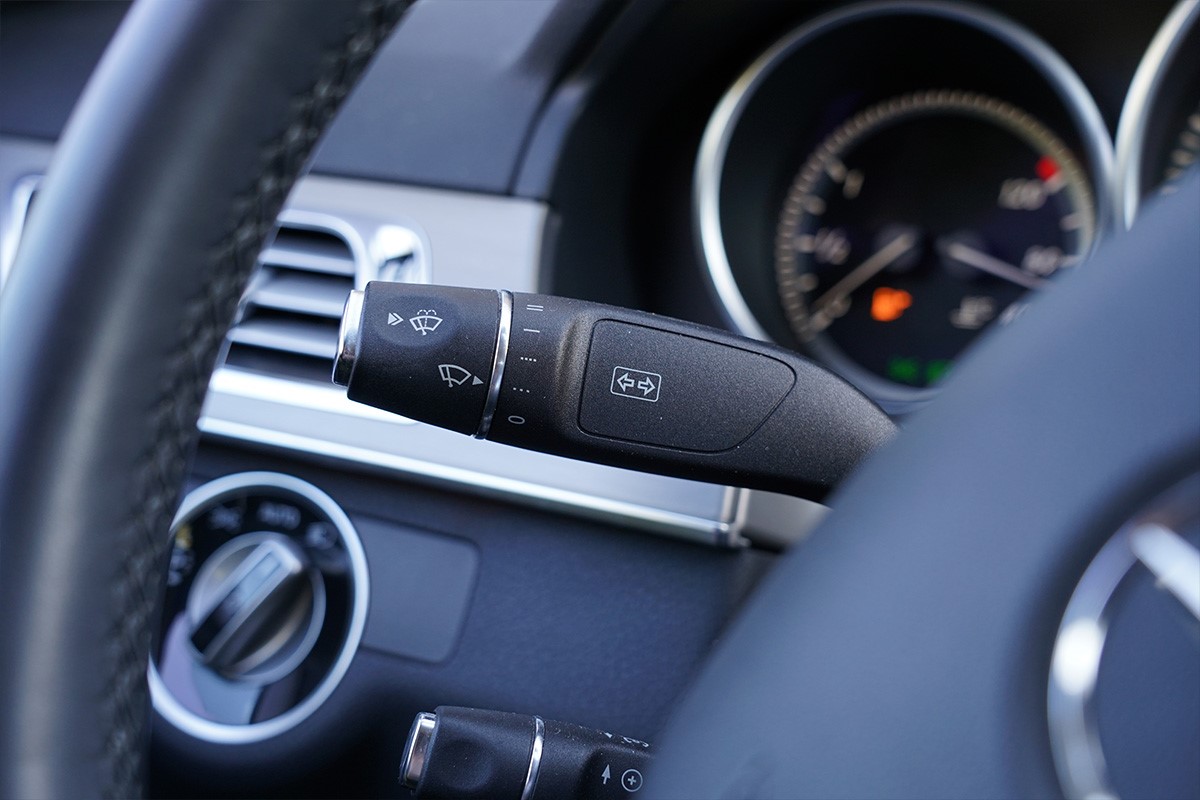 Mercedes-Benz E-Class
 E-220 CDI