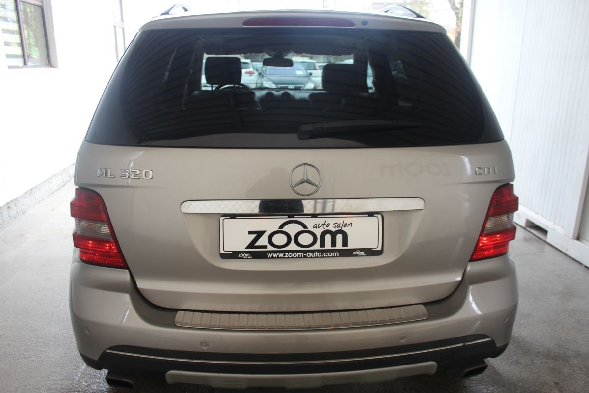 Mercedes-Benz ML-Class
 320 CDI