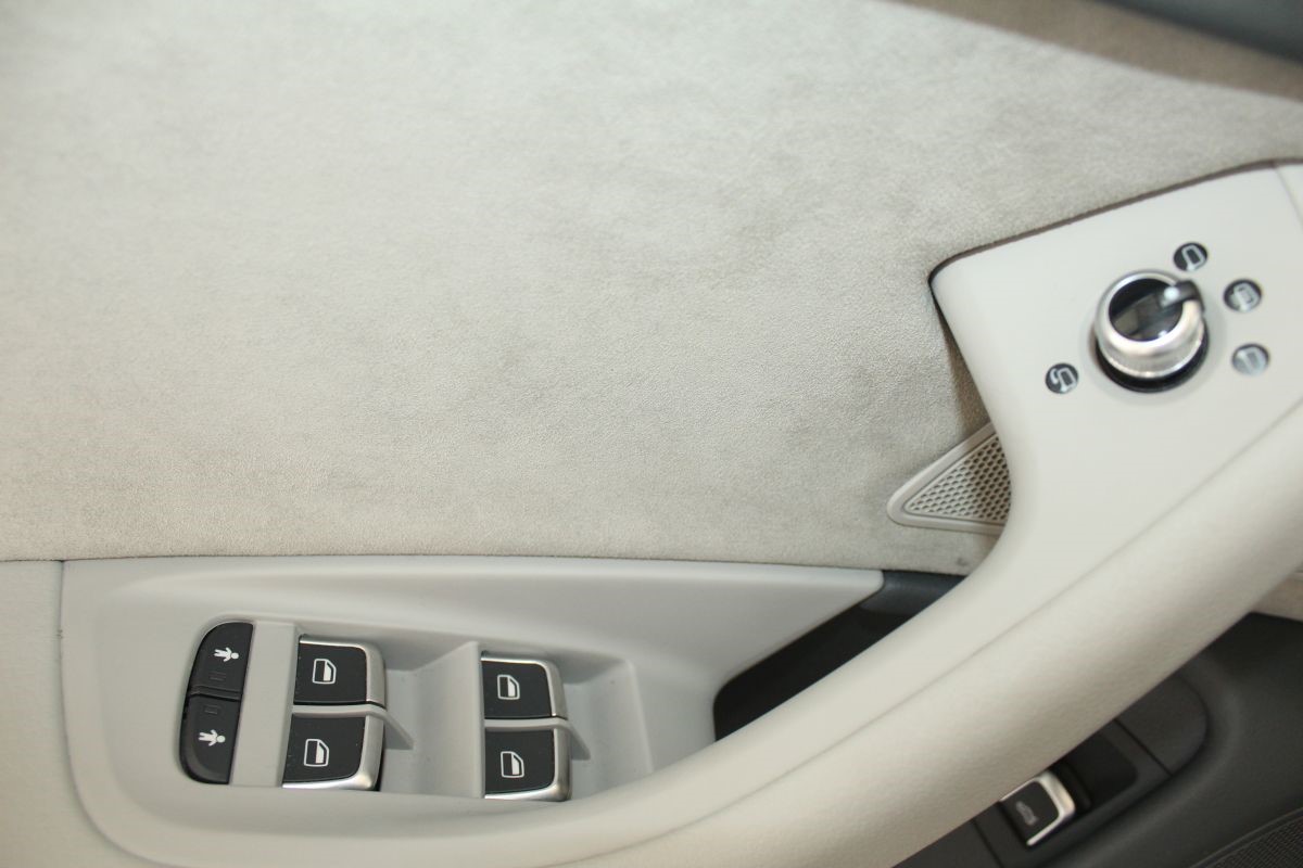 Audi A6
 3.0 TDi V6 Quattro Business Line