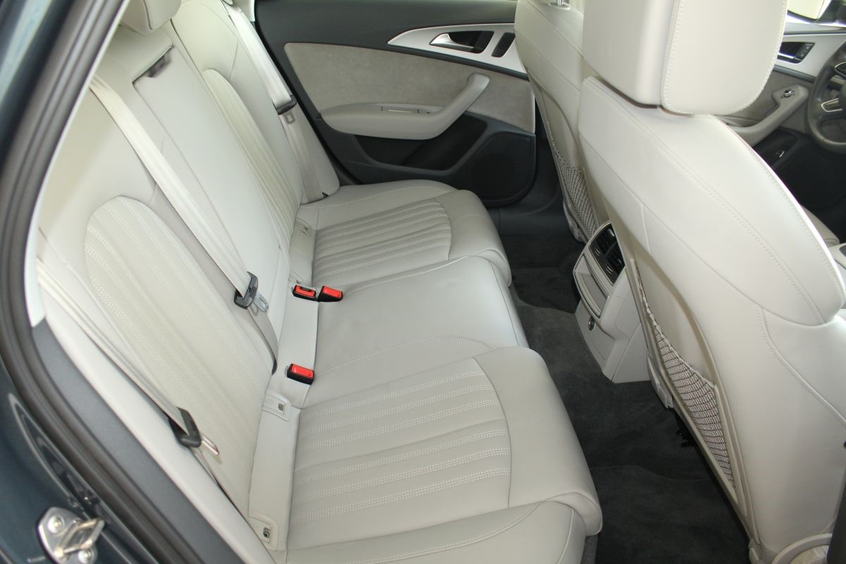 Audi A6
 3.0 TDi V6 Quattro Business Line